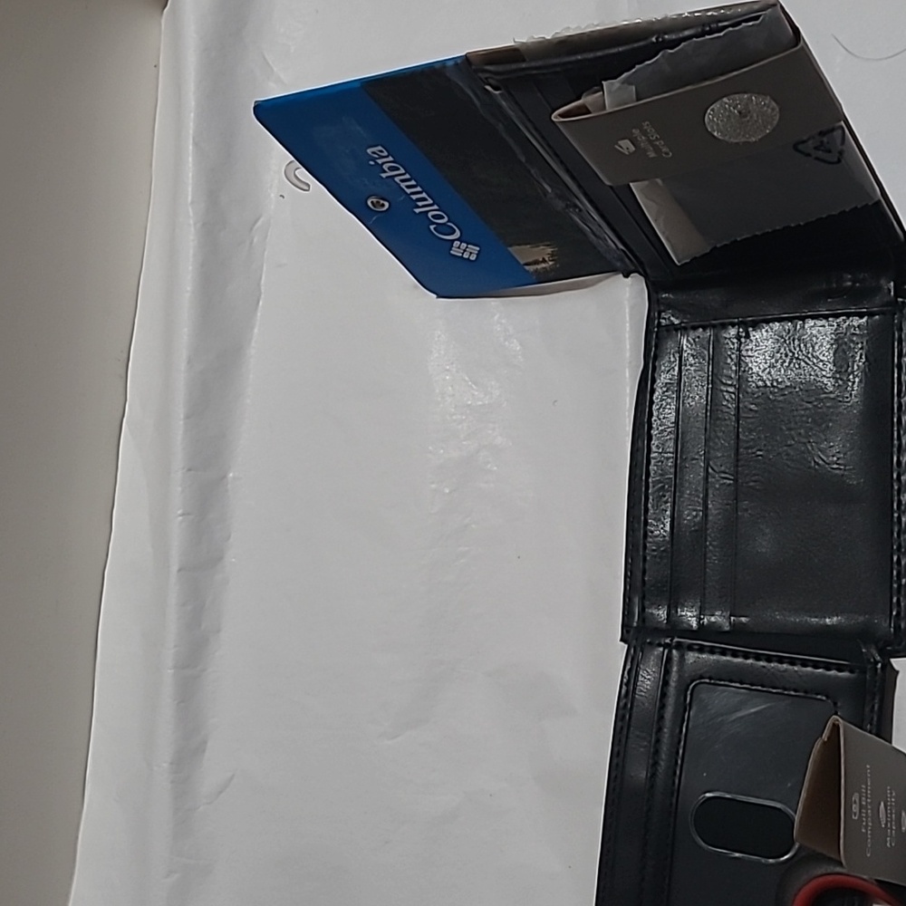 Columbia Men's RFID Traveler Wallet - Picture 5 of 9
